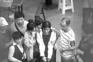 天降钢管砸死考生父续:女孩要靠自己赢未来