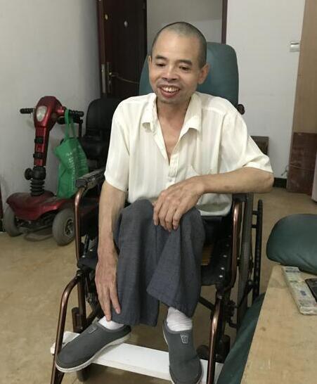 南坪爱尔白内障爱心救治给60岁低保小儿麻痹