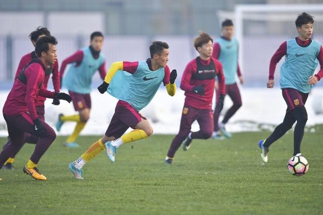 强攻!U23国足沿用里皮433阵型 韦世豪领三叉