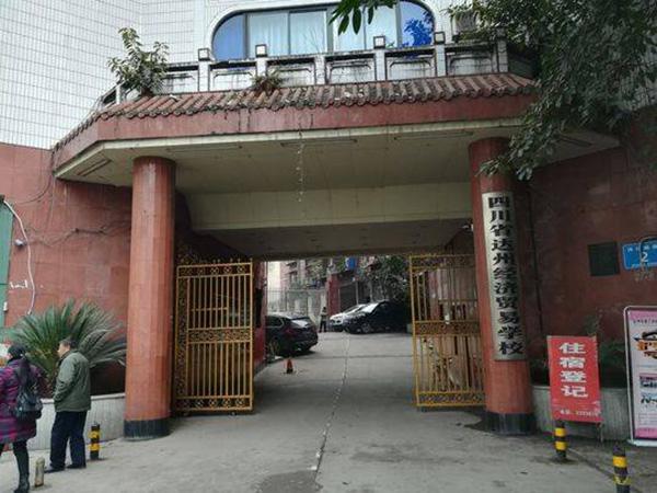 一女生被锁宿舍翻窗坠亡,校方称只负30%次要责任