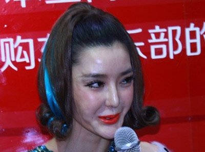 车模 李颖芝 脸部变形似蛇妖(图)_大渝网_ 腾讯网 