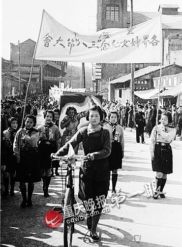 抗战时期的重庆很新潮 集体婚礼现美发受欢迎
