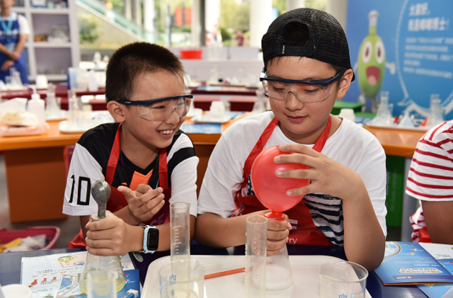 2018巴斯夫小小化学家登录山城 全新互动实验