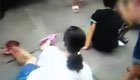女童冲出马路遭碾压