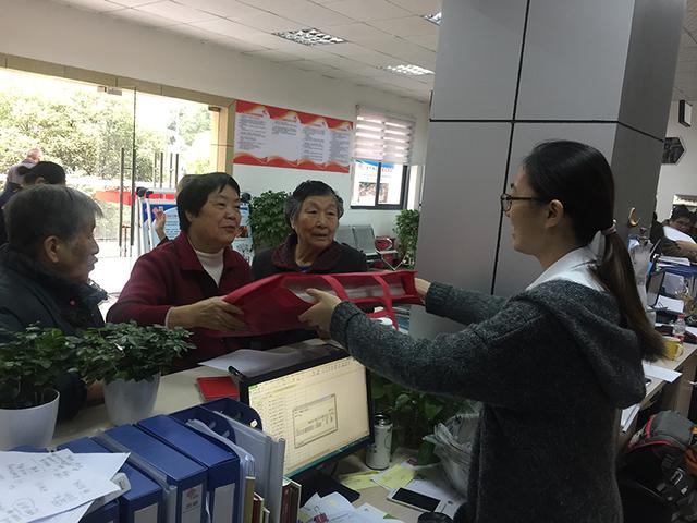 星汇社区开展重阳节敬老活动 为老人带来惊喜