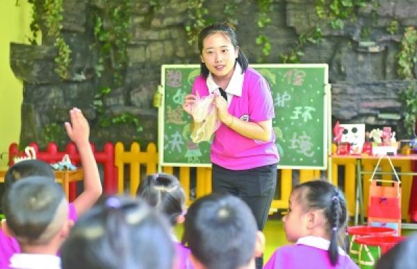 聚焦幼儿园向普惠性转型：民办愁成本 公办愁师资