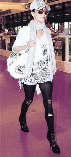 她们丝袜被撕破?破洞袜成风_大渝网_腾讯网