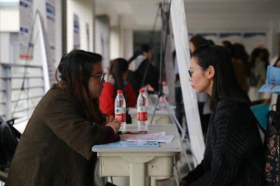 重庆电子工程职业学院双选会 90后师兄创业回
