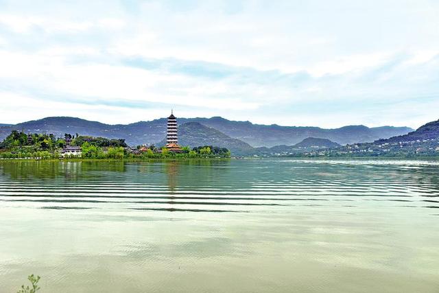 汉丰湖水位达到174.7米 平湖风光尽显