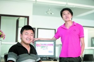 两大学生自筹30万 创建重庆红歌网(图)_