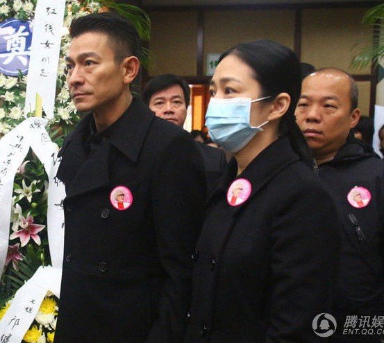 红线女今日遗体告别 刘德华与妻子泪别悼唁