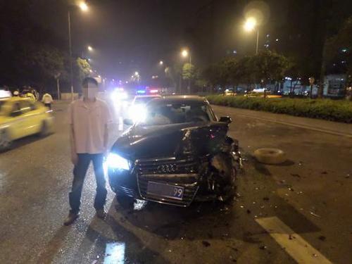 男子借来奥迪a8当婚车 酒后开出去显摆出车祸