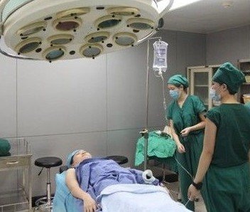 实拍<em>双胞胎姐妹整形</em>蜕变全过程_大渝网_腾讯