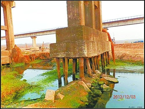 河南回应公路桥木头撑:日本人所建已弃用33年