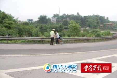 初中生看望放假初中骑题目悄悄上高速路英语翻译单车父亲图片