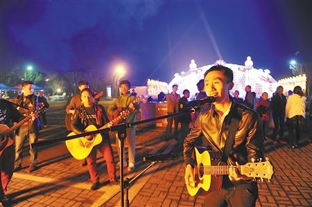 重庆有条流浪歌手一条街 听众:每天都是音乐