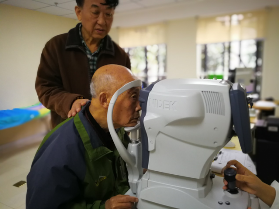 九旬抗战老兵获多方救助重见光明