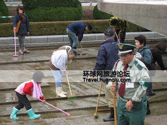 日本街道上没有垃圾箱 乱扔垃圾会坐牢