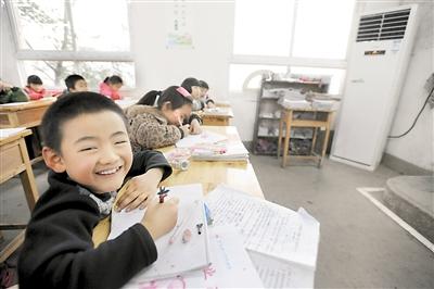 合川三所高山小学装了空调 娃娃们今年没长冻