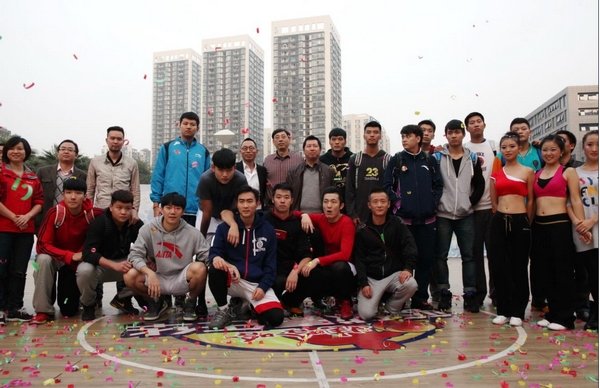 重庆城市篮球嘉年华终极PK战 中学生队夺冠
