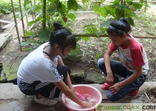 照顾幼妹兼顾学业 这个留守<em>女孩</em>不简单!_腾讯