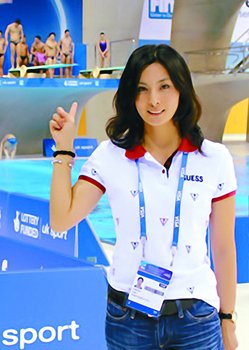 重庆美女将执法奥运跳水比赛 唯一中国裁判