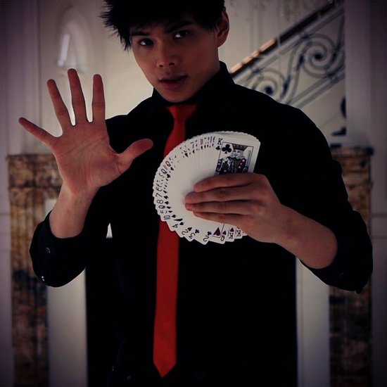 打开艺术之门王牌演出 小丑魔术迎来高潮