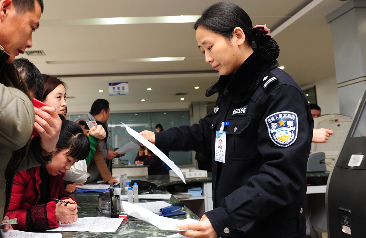 重庆警花颜值爆表_麻辣探