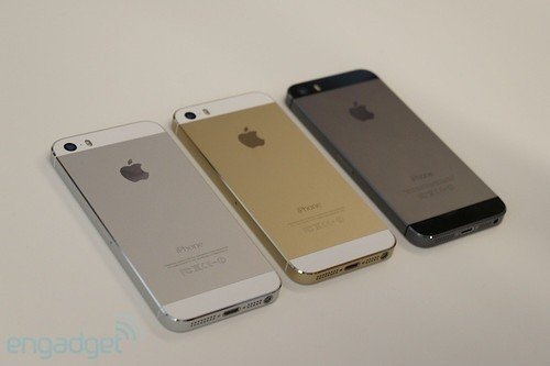 金色版很好看 苹果全新iPhone5S真机上手玩