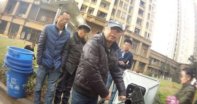 好心帮忙推车 却被老太婆反讹了100元