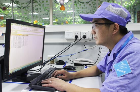 在重庆打拼的外地家电人 美女销售一天卖出百