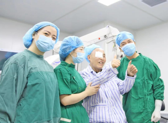 九旬抗战老兵获多方救助重见光明