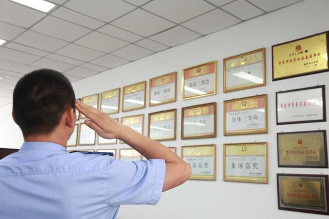 缉毒民警追捕毒贩致左眼残疾 却练就一双“火眼金睛”