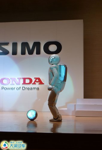 世界最先进类人型机器人ASIMO到访重庆_新闻