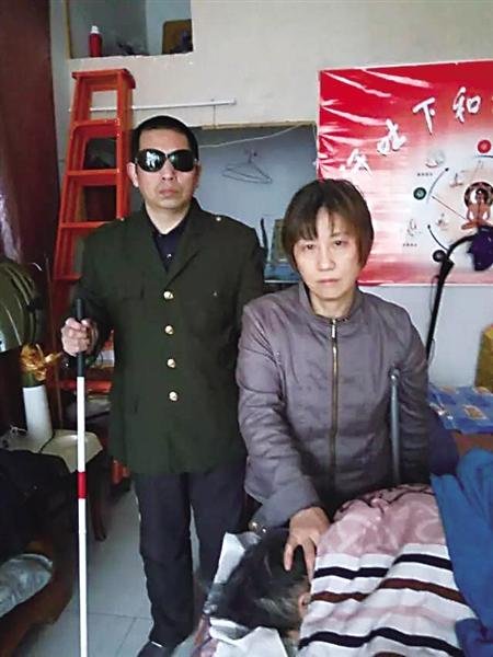 女子好心照顾盲人十年 家人不理解要与她断绝关系 