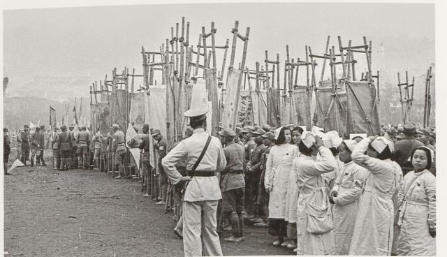 “共度时艰:伦敦·重庆大轰炸图片展”在重图开幕