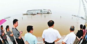 湘江长沙段洪峰达本世纪最高水位(组图)