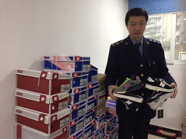 杨家坪这家“NB”200多双鞋都是假的