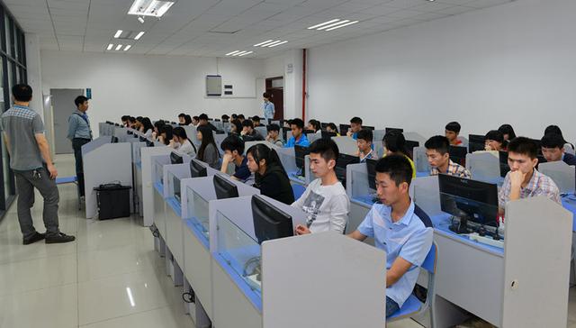 重庆高职单招考试火热开考 学生竞争比例近2: