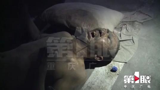 九龙坡某车库里躺着一男子 这样的要账方式见