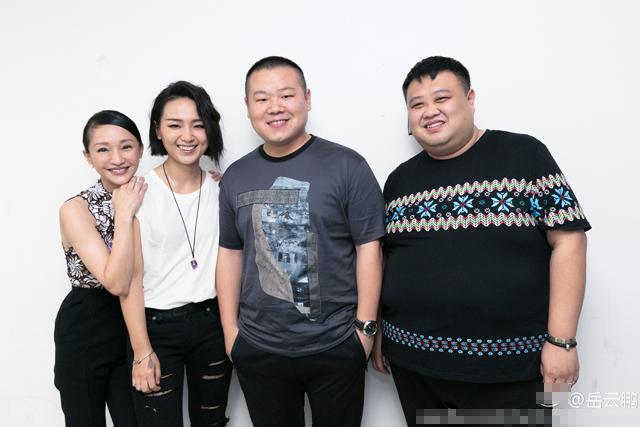 岳云鹏晒与周笔畅周迅合影 网友:wifi信号满格