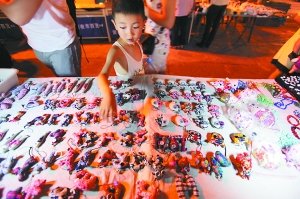 黄桷坪涂鸦街夜市今晚开张 还有地摊业委会