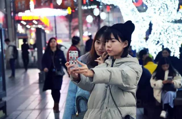 美哭！解放碑为你点亮360度无死角的夜色之美~