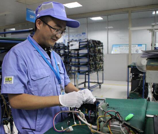 在重庆打拼的外地家电人 美女销售一天卖出百