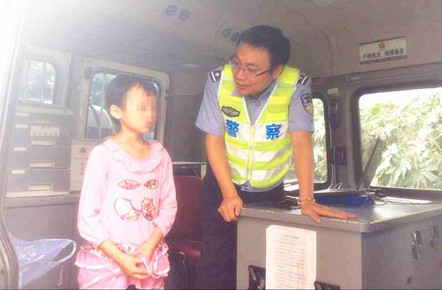 小孩俩带4岁孩子逛舞蹈a小孩将视频丢失v小孩夫妻的简单商场图片