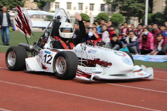 前方高能!方程式赛车 北斗导航系统齐进中学校