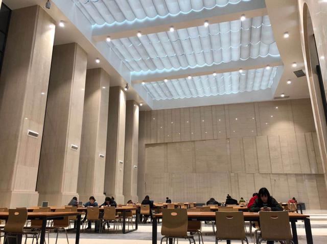 高大上!重庆这个大学的图书馆有太空舱