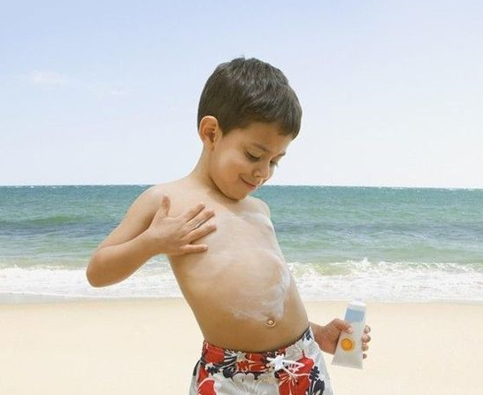 夏季预防孩子中暑的大三策略