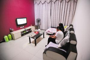 妈妈陪18岁女儿戒毒 看小说喂仓鼠练瑜伽