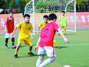 校园足球新赛季开幕 6个学校风云争霸